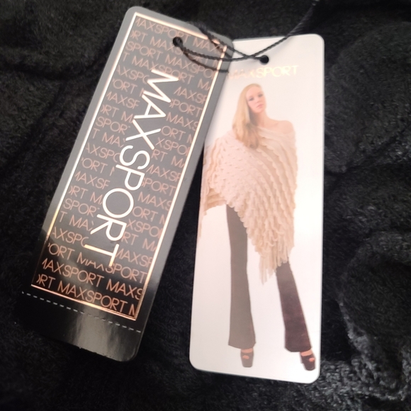 NWT - MAX SPORT PONCHO W/ RUFFLES - Picture 5 of 16